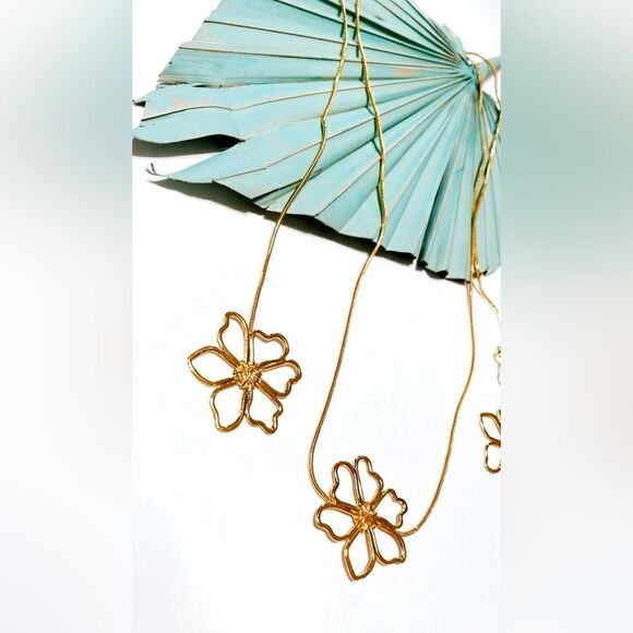 Gold flower necklace S217 - Picture 4 of 4